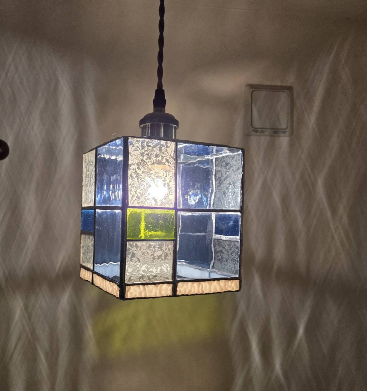 ステンドグラス＊ブルーの四角いペンダントランプ