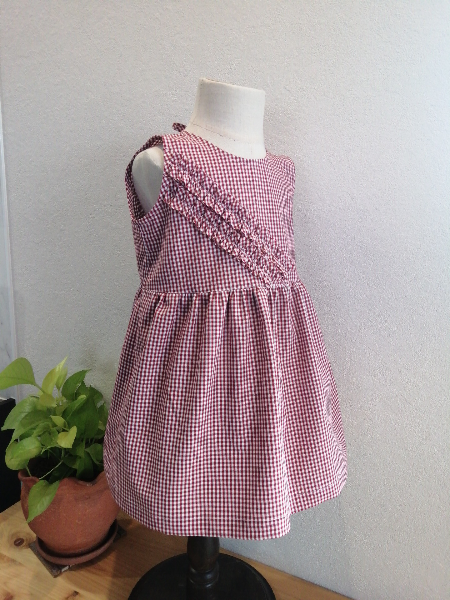 ギンガムチェック柄のワンピース　１点物（サイズ８０）