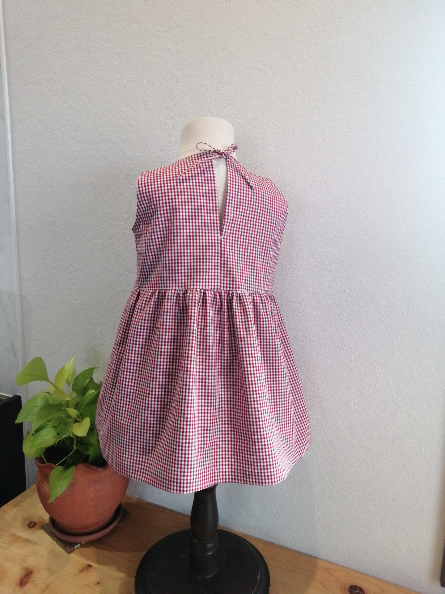 ギンガムチェック柄のワンピース　１点物（サイズ８０）