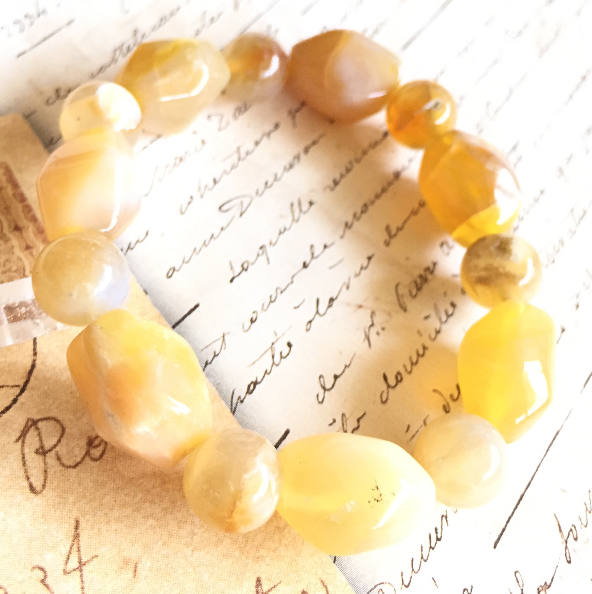 月の神秘、月の力✴︎自然の営みが織りなす無作為の美✴︎委ねる✴︎日本銘石・山形産めのう、想いの顕在化・オパール