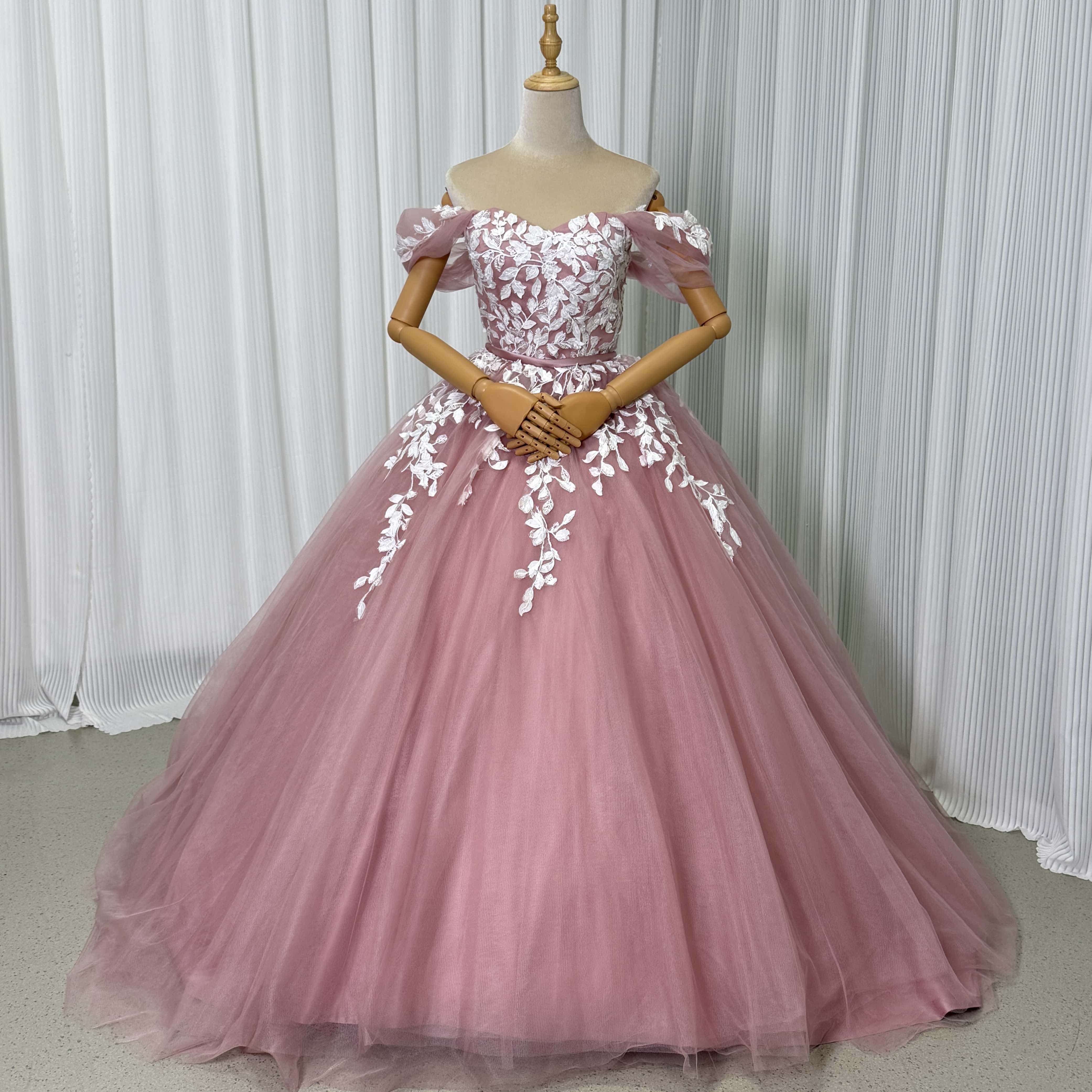 送料無料！カラードレス くすみピンク リーフ刺繍 オフショルダー 編み上げ チュールスカート