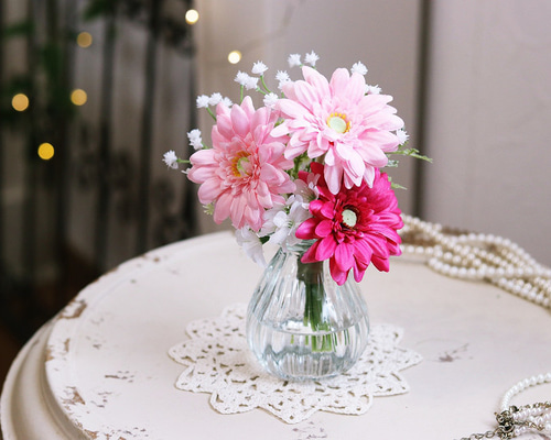 1年中楽しめる「ガーベラとグリーンのガラス器アレンジ」Creema限定