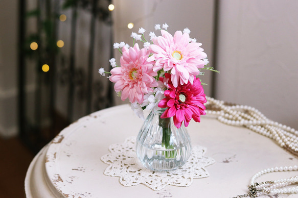 1年中楽しめる「ガーベラとグリーンのガラス器アレンジ」Creema限定