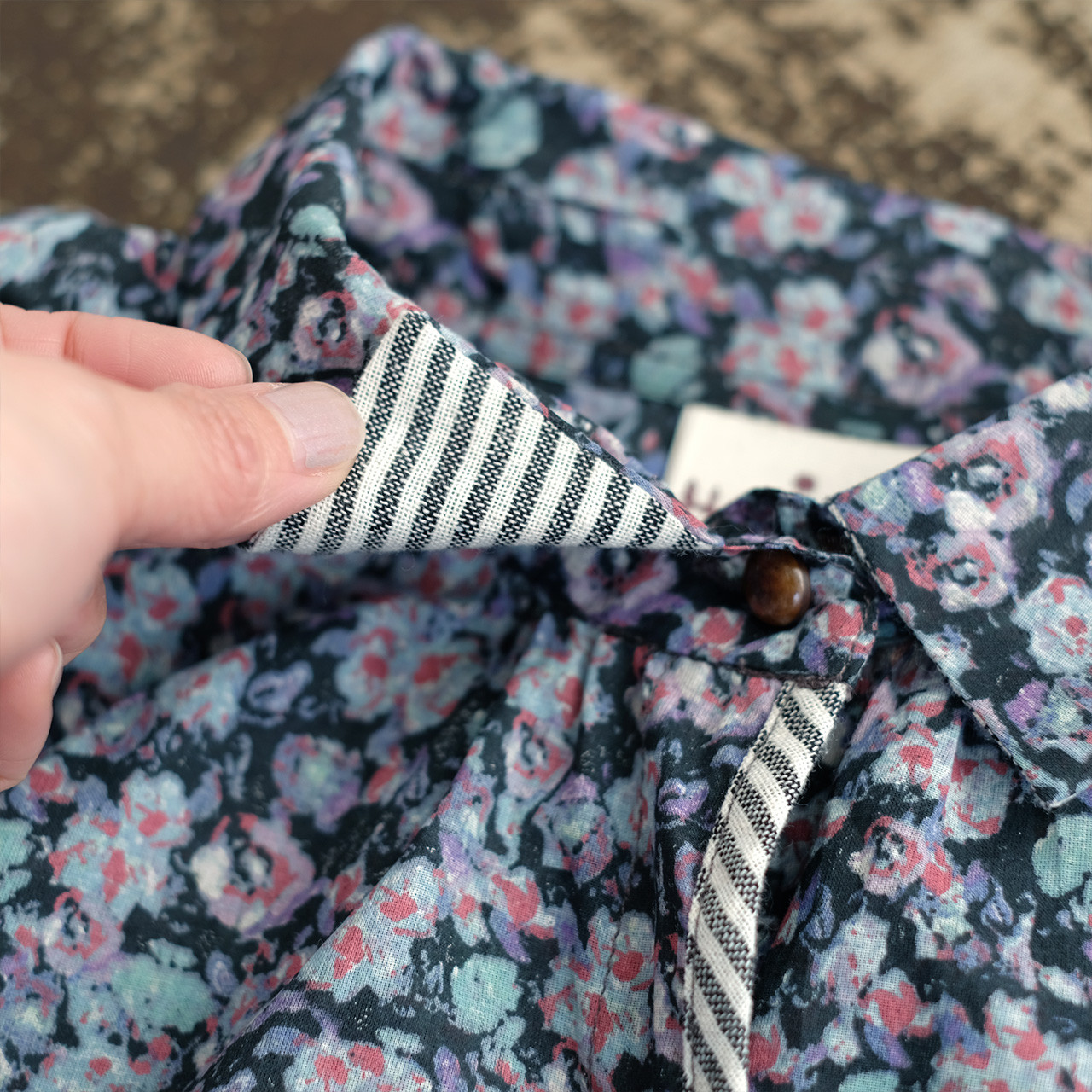 【再販】レトロな春の小花柄♡フローラルボタンダウンシャツ（25s-10）ブルー