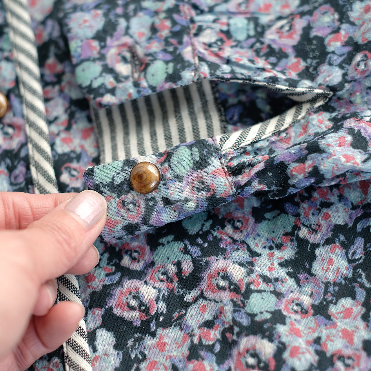 【再販】レトロな春の小花柄♡フローラルボタンダウンシャツ（25s-10）ブルー