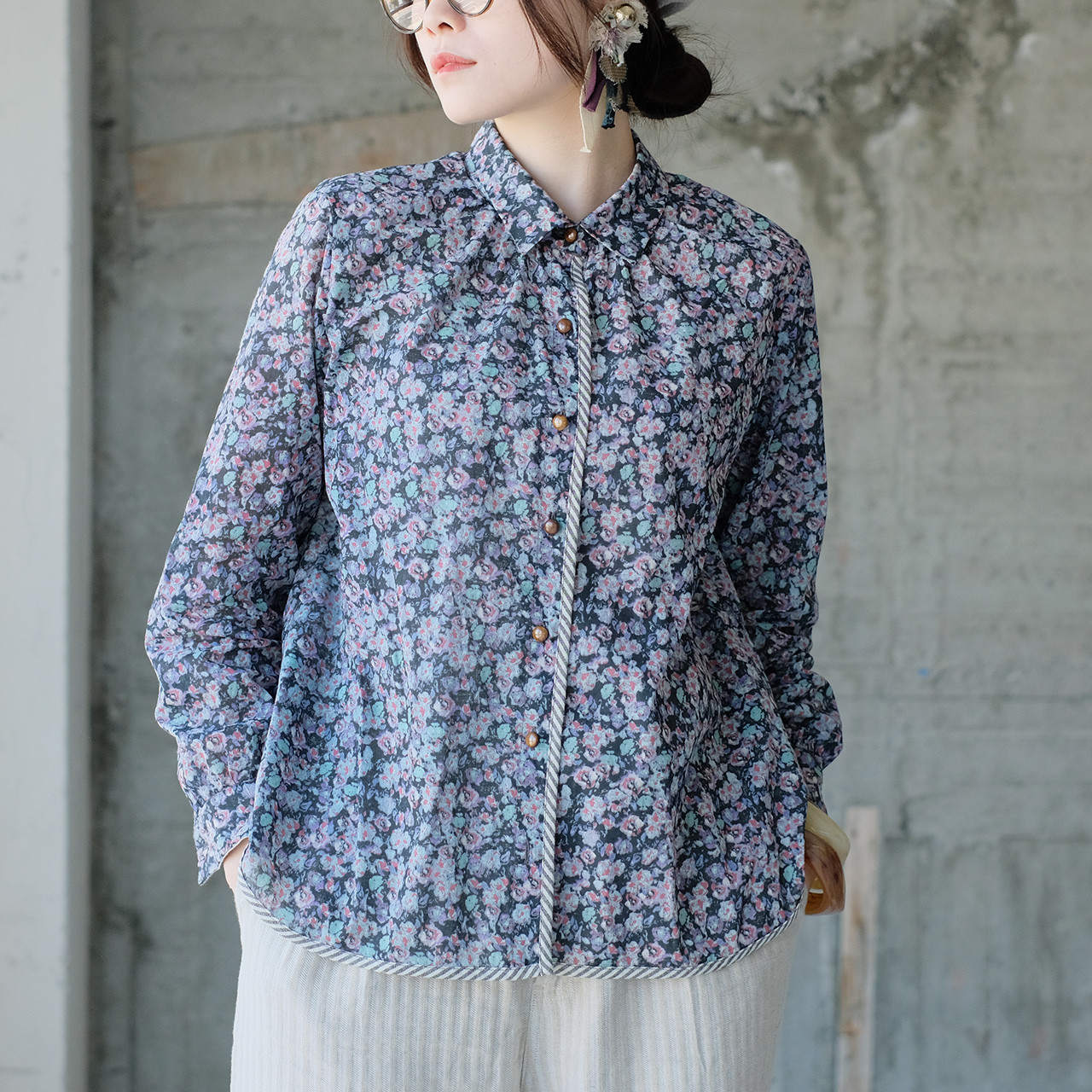 【再販】レトロな春の小花柄♡フローラルボタンダウンシャツ（25s-10）ブルー