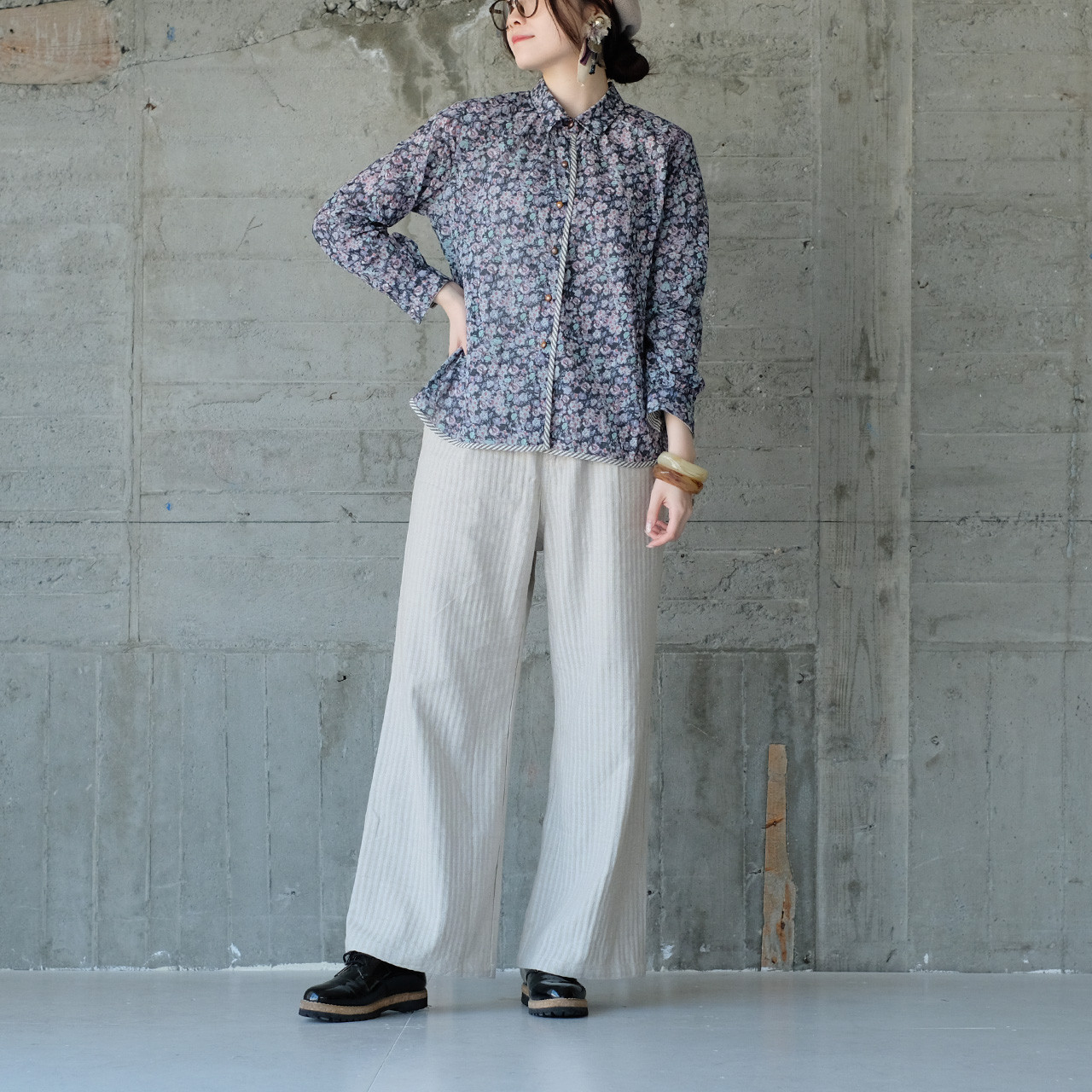 【再販】レトロな春の小花柄♡フローラルボタンダウンシャツ（25s-10）ブルー