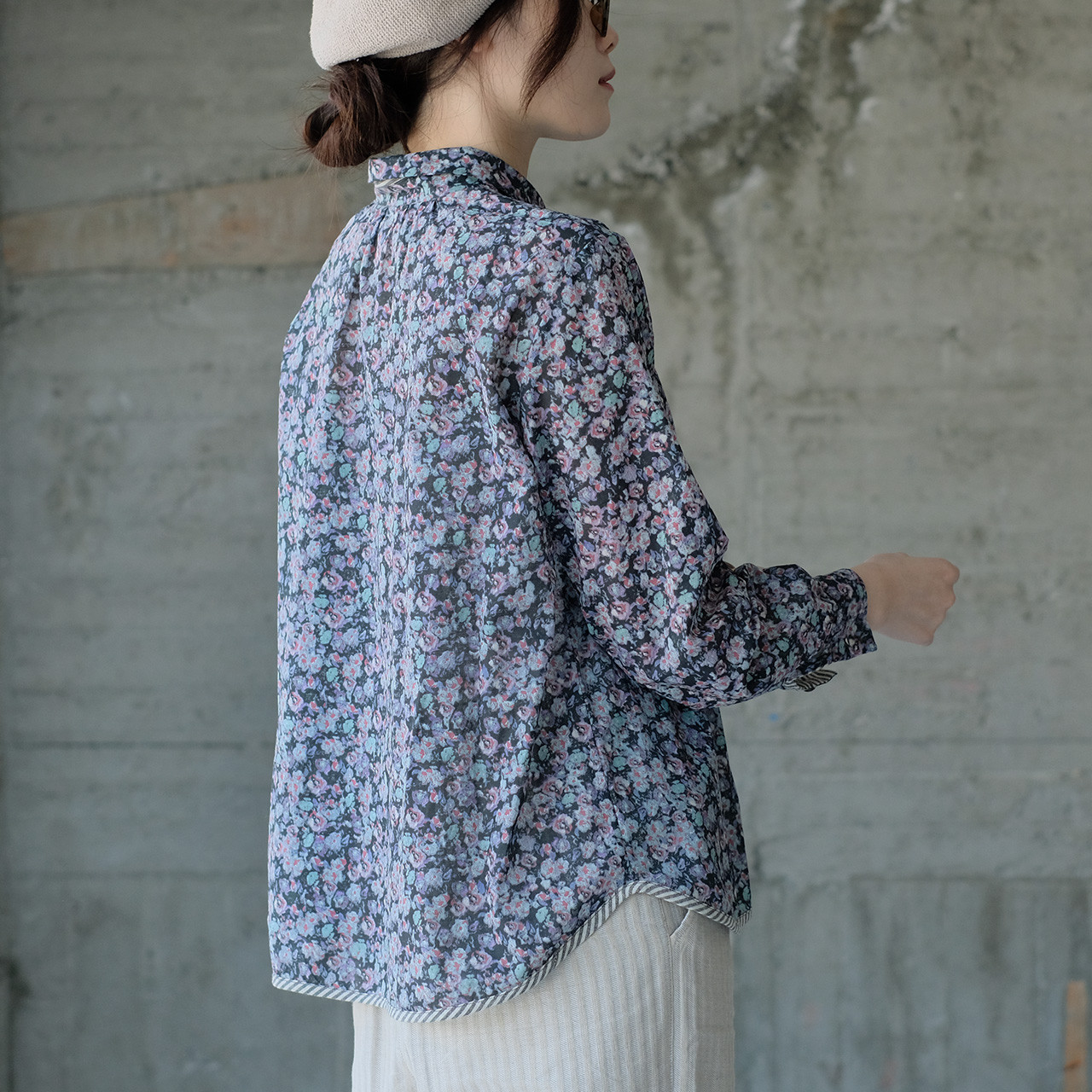 【再販】レトロな春の小花柄♡フローラルボタンダウンシャツ（25s-10）ブルー