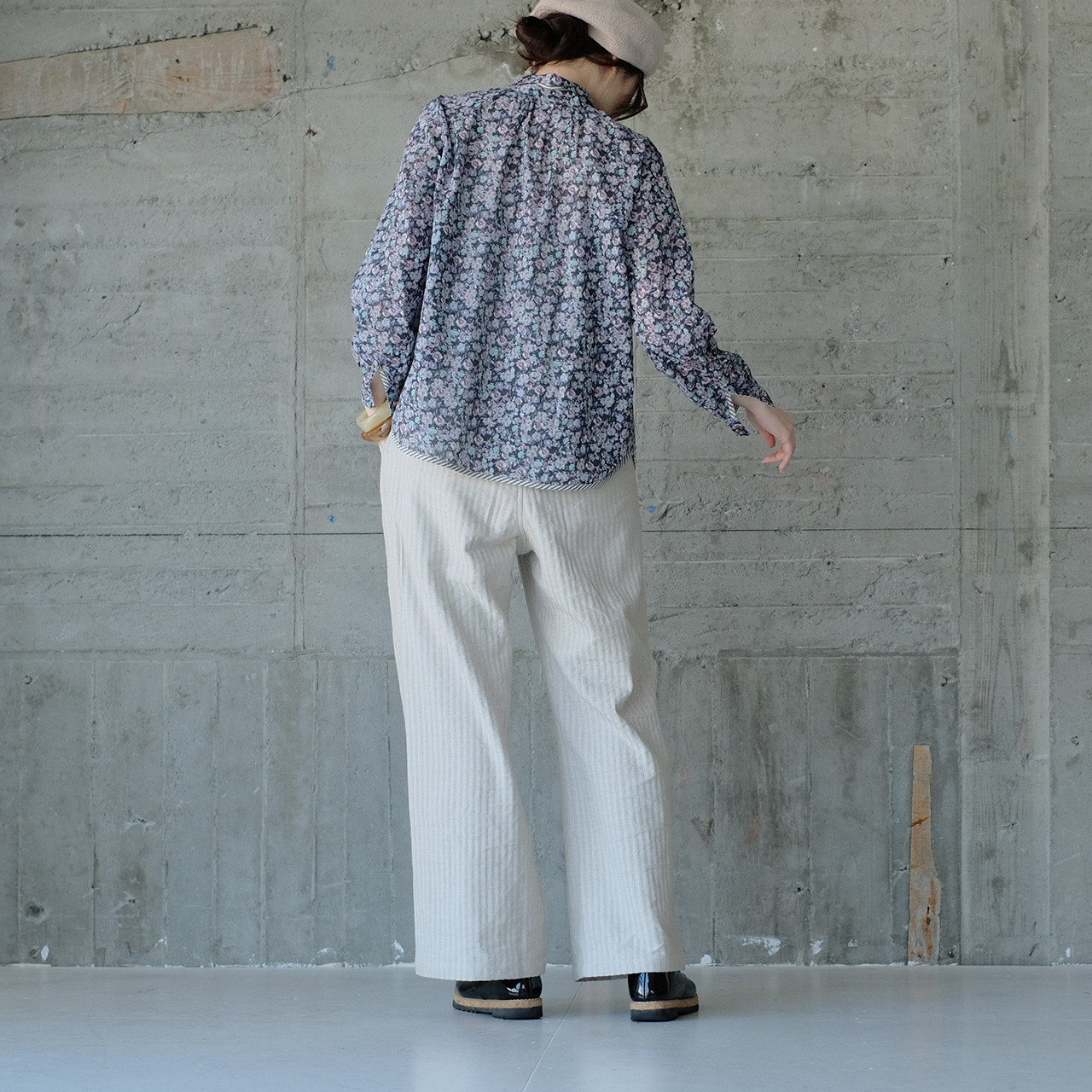 【再販】レトロな春の小花柄♡フローラルボタンダウンシャツ（25s-10）ブルー