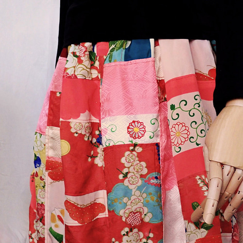 レトロ 子供着物のパッチワークスカート（赤系）ウサギと鯛車 着物