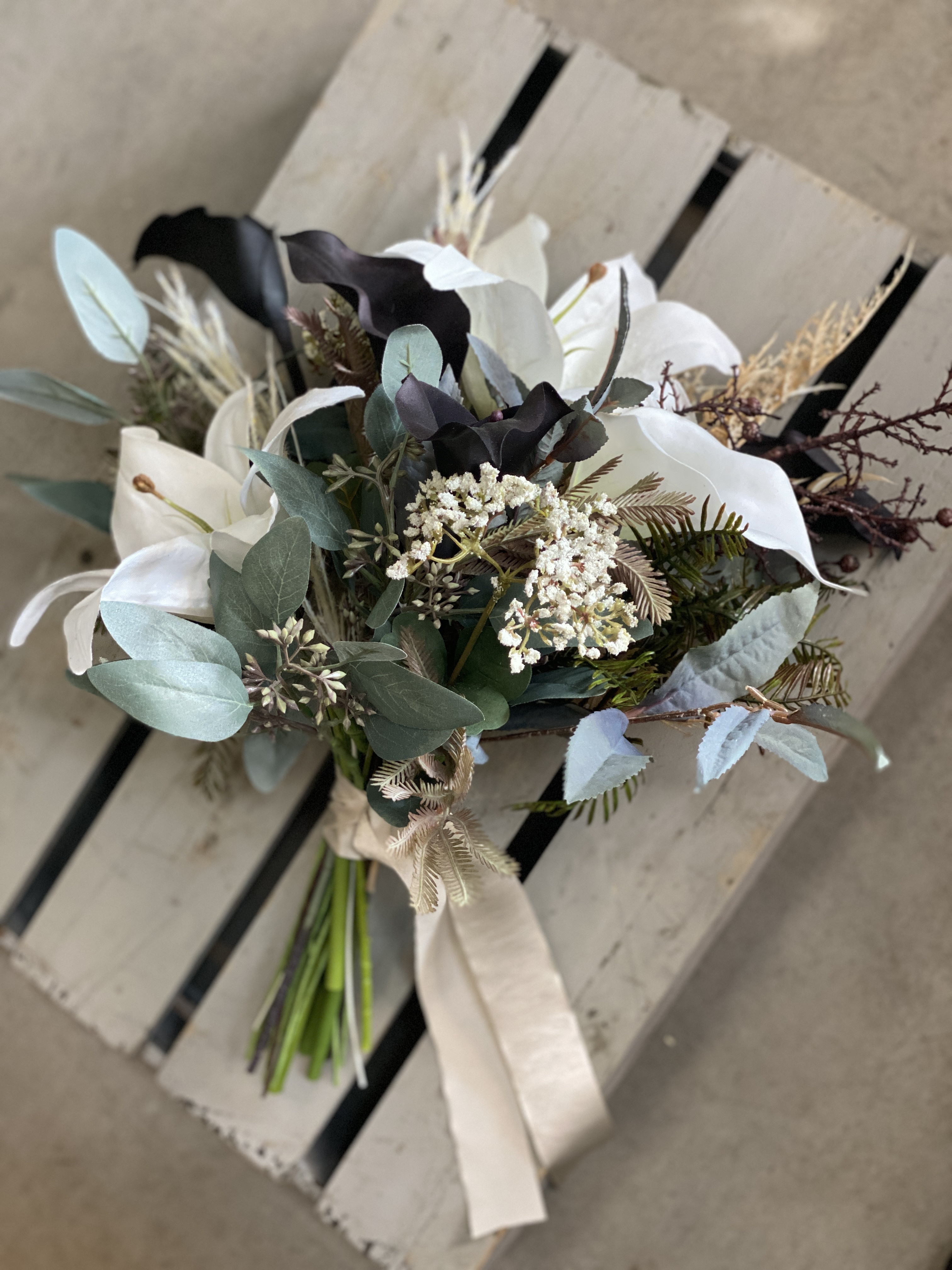 クラシカルカラー　ウェディングブーケ　ブーケ　カラーリリーブーケ　シャワーブーケ