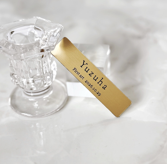 【ゴールド アートタグ】ファーストアート　ファーストアートタグ　1歳誕生日の記念品に ̖́- 金属調のお名前プレート　 2枚目の画像