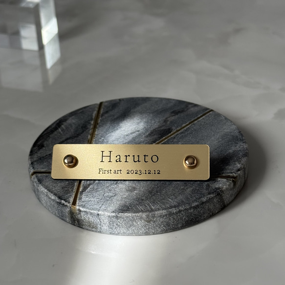 【ゴールド アートタグ】ファーストアート　ファーストアートタグ　1歳誕生日の記念品に ̖́- 金属調のお名前プレート　 5枚目の画像