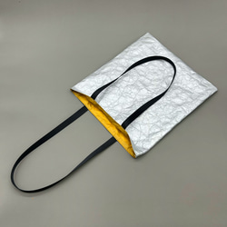 [特殊軽量素材]シワ加工マチなしトート　シルバー  (裏地①ダークパープル②ブライトイエロー③ダークグリーン) 10枚目の画像