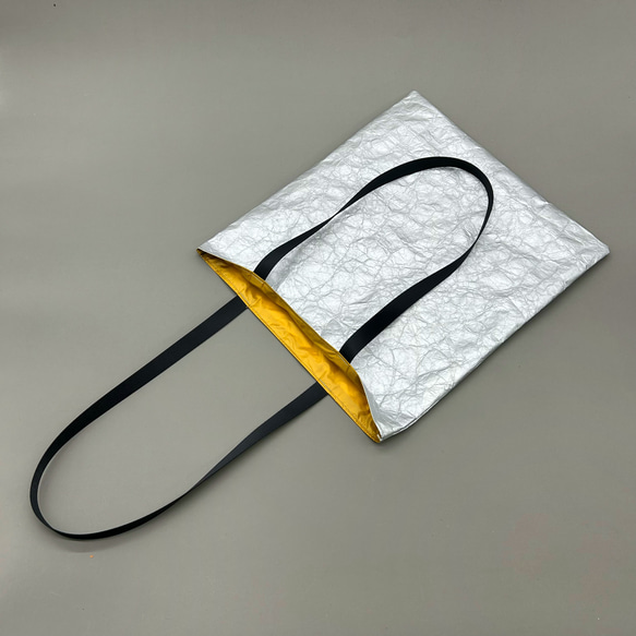 [特殊軽量素材]シワ加工マチなしトート　シルバー  (裏地①ダークパープル②ブライトイエロー③ダークグリーン) 10枚目の画像