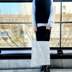 [特殊軽量素材]シワ加工マチなしトート　シルバー  (裏地①ダークパープル②ブライトイエロー③ダークグリーン) 13枚目の画像