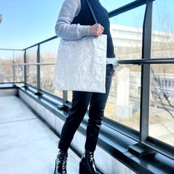 [特殊軽量素材]シワ加工マチなしトート　シルバー  (裏地①ダークパープル②ブライトイエロー③ダークグリーン) 12枚目の画像