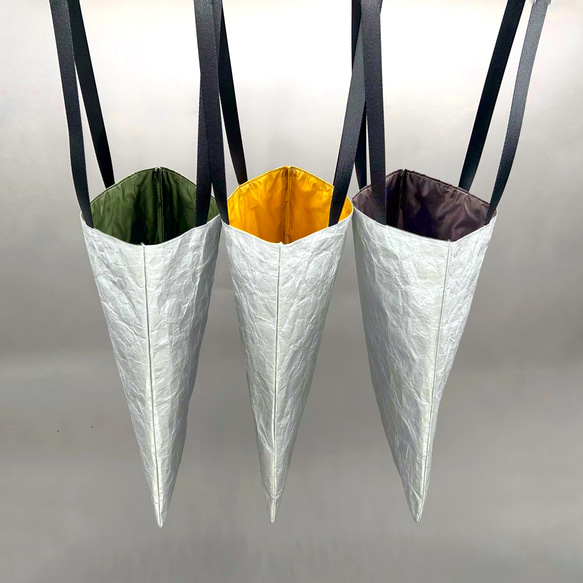 [特殊軽量素材]シワ加工マチなしトート　シルバー  (裏地①ダークパープル②ブライトイエロー③ダークグリーン) 5枚目の画像