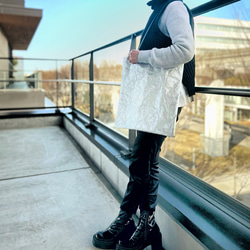 [特殊軽量素材]シワ加工マチなしトート　シルバー  (裏地①ダークパープル②ブライトイエロー③ダークグリーン) 14枚目の画像