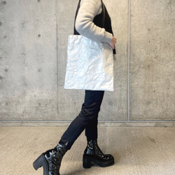 [特殊軽量素材]シワ加工マチなしトート　シルバー  (裏地①ダークパープル②ブライトイエロー③ダークグリーン) 18枚目の画像