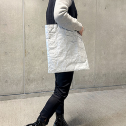 [特殊軽量素材]シワ加工マチなしトート　シルバー  (裏地①ダークパープル②ブライトイエロー③ダークグリーン) 20枚目の画像