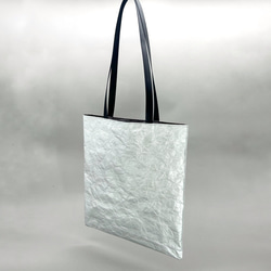 [特殊軽量素材]シワ加工マチなしトート　シルバー  (裏地①ダークパープル②ブライトイエロー③ダークグリーン) 4枚目の画像