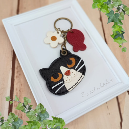 コインが入る☆黒白猫 ハチワレ猫 レザーチャーム バッグ