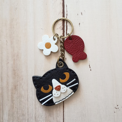 コインが入る☆黒白猫 ハチワレ猫 レザーチャーム バッグチャーム