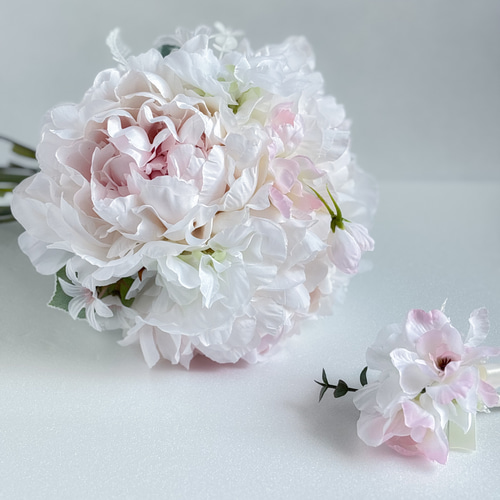 ホワイト　ピオニー　芍薬　胡蝶蘭　ウェディングブーケ　アーティフィシャルフラワー ピオニーのふわふわブーケ 前撮り 結婚式 芍薬 ウェディング 薄ピンク
