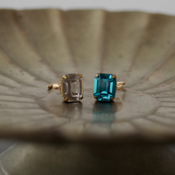 こっくりカプリブルー　ヴィンテージクリスタルガラスのイヤーカフ　the rectangle Capri blue 7枚目の画像