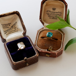 こっくりカプリブルー　ヴィンテージクリスタルガラスのイヤーカフ　the rectangle Capri blue 6枚目の画像