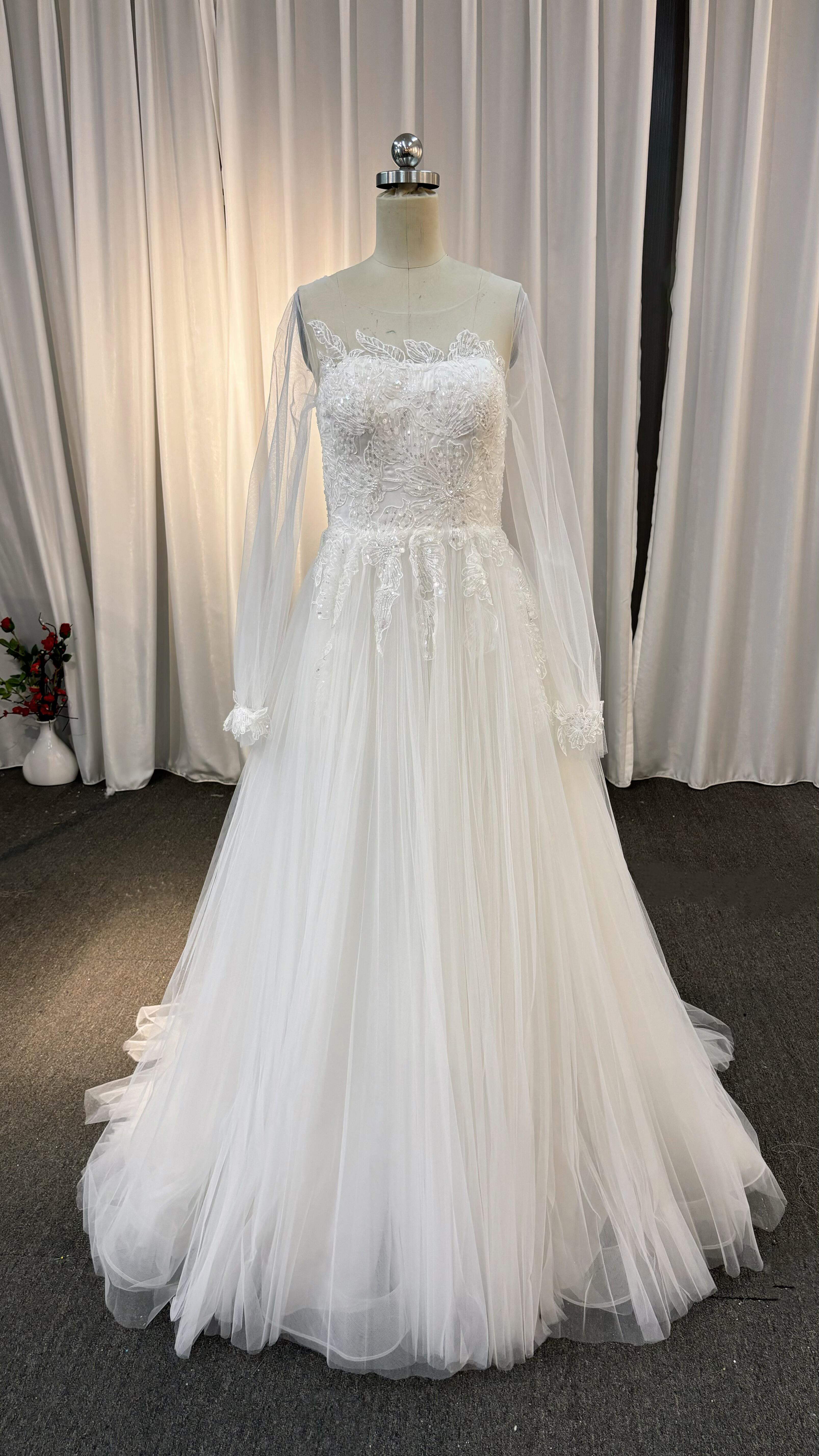 美しい　フリル　長袖　シースルー　スレンダーライン　ブライダル二次会　リーフ刺繍　レース付き　イリュージョン　チュール