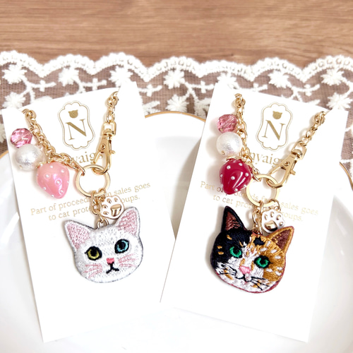 猫さん刺繍といちごのバッグチャーム その他アクセサリー Reona Things