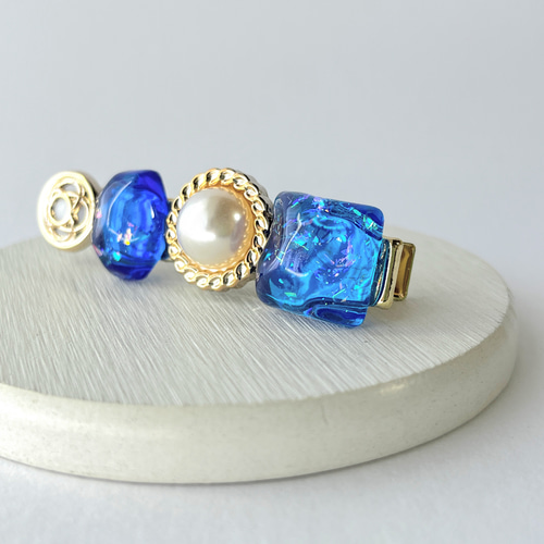 ヘアクリップ レジン 6.5cmオーバル 美しいマトリカリア 水色 ヘアクリップ レジン 6.5cmオーバル 美しいマトリカリア 水色