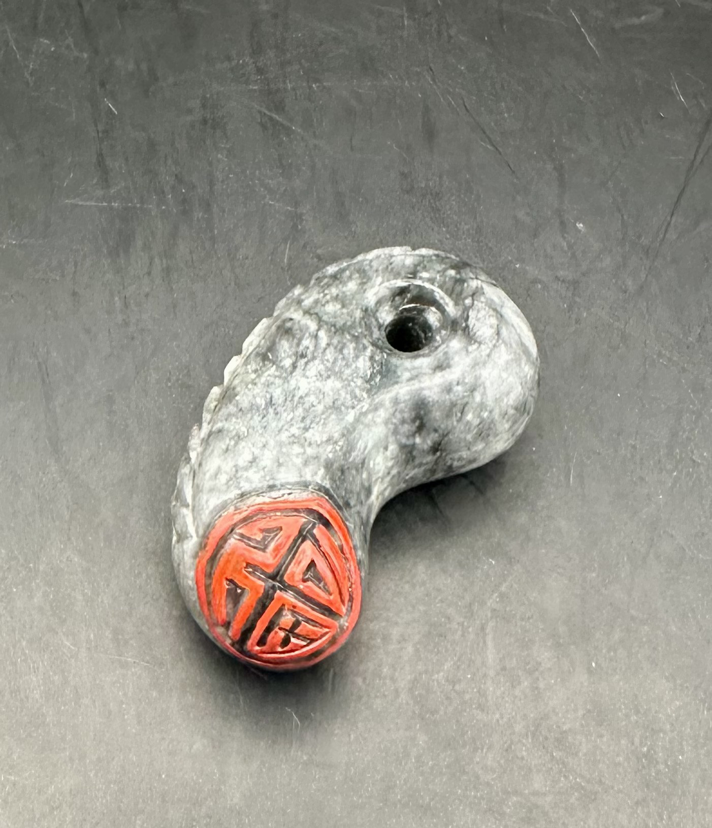 2025.3.21福来背甲勾玉　糸魚川黒翡翠