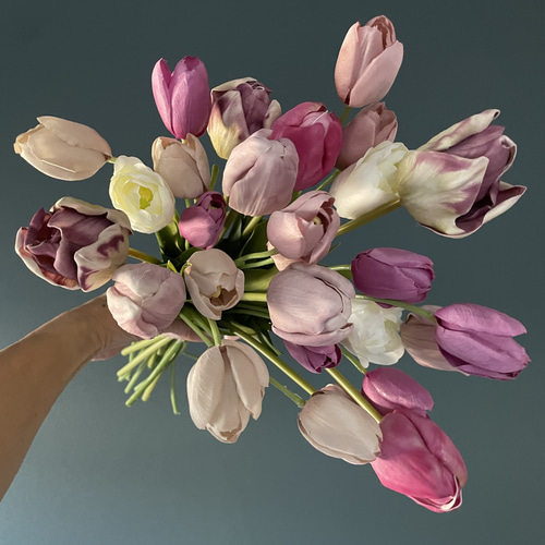 ウェディングブーケ　韓国ブーケ　カラー　チューリップ　ラベンダー 透明感チューリップブーケ】 をテーマに束ねた持つだけで韓国