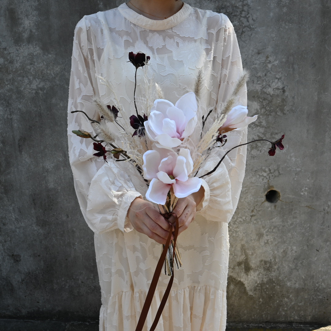 《特別価格20%OFF》マグノリアとフェザーグラスのシンプルブーケ