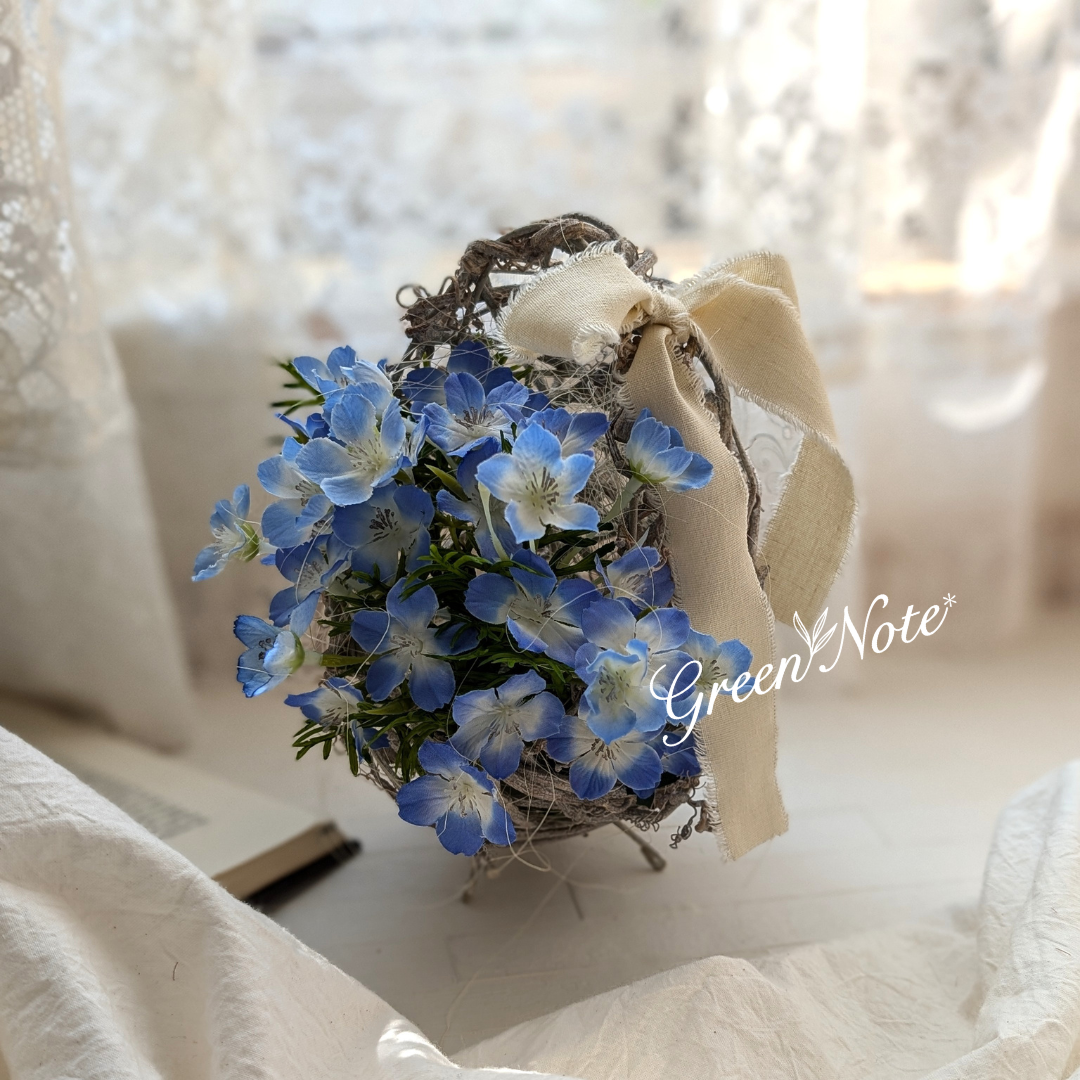 あふれる可愛さ！ネモフィラのブルーが素敵なかごアレンジメント　可憐なインテリア　ナチュラル　母の日