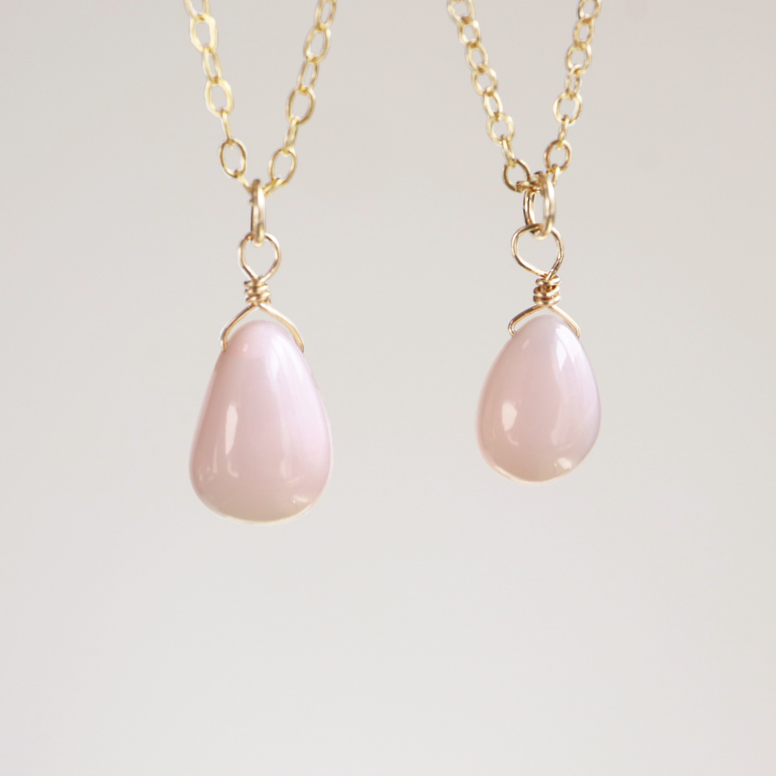 まるでふわっと優しい香りが広がるクリーミーな出来たて桜ミルクラテの様な14kgfペルー産ピンクオパールネックレス