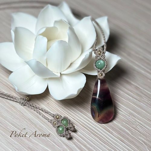 『清翔』ピーコックフローライトとグリーンカイヤナイトマクラメペンダントネックレス 清翔』ピーコックフローライトとグリーンカイヤナイトのマクラメ