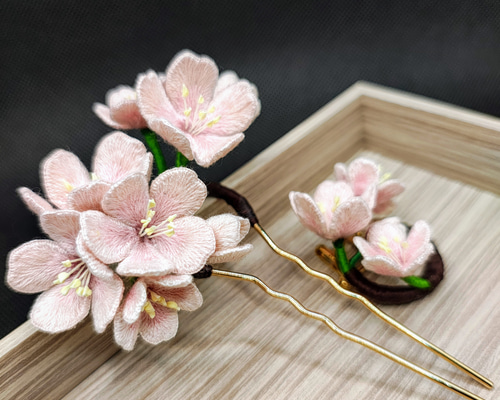 【専用出品】立体刺繍　桜 一輪挿し （bright pink） cb19f77c1bd6daa986a723283c9423