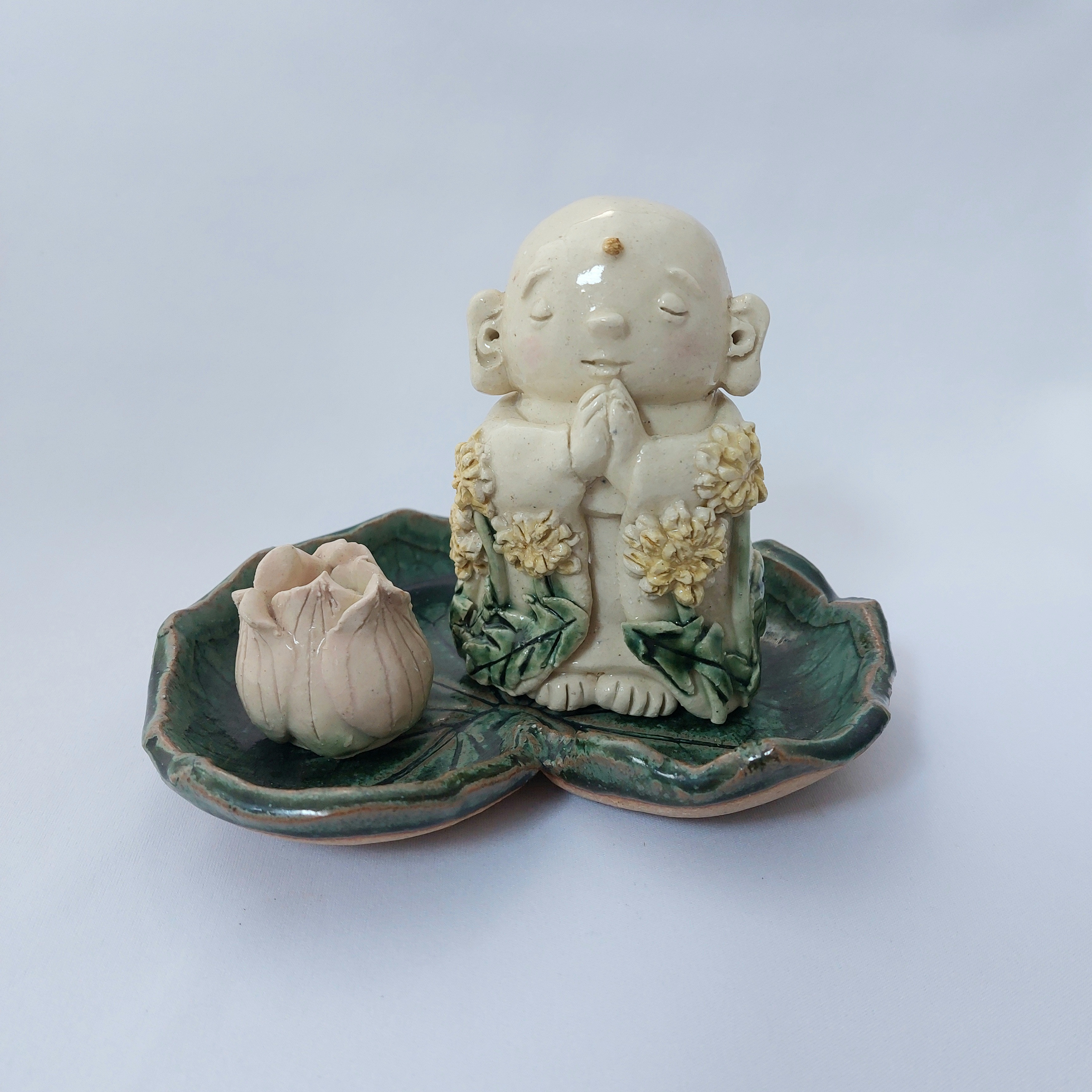 タンポポと蓮の蕾のお地蔵さま