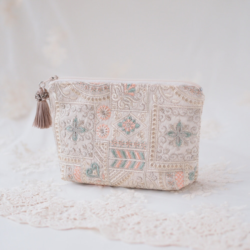 インド刺繍生地　ポーチ インド・インド刺繍生地 ポーチ・ フラワーベージュ系・ インド