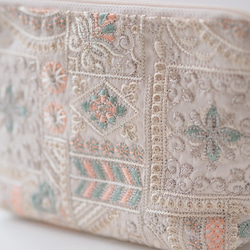 インド・インド刺繍生地 ポーチ・ フラワーベージュ系・ インド刺繍ファブリック 2枚目の画像