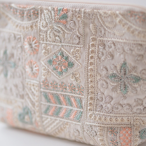 インド・インド刺繍生地 ポーチ・ フラワーベージュ系・ インド