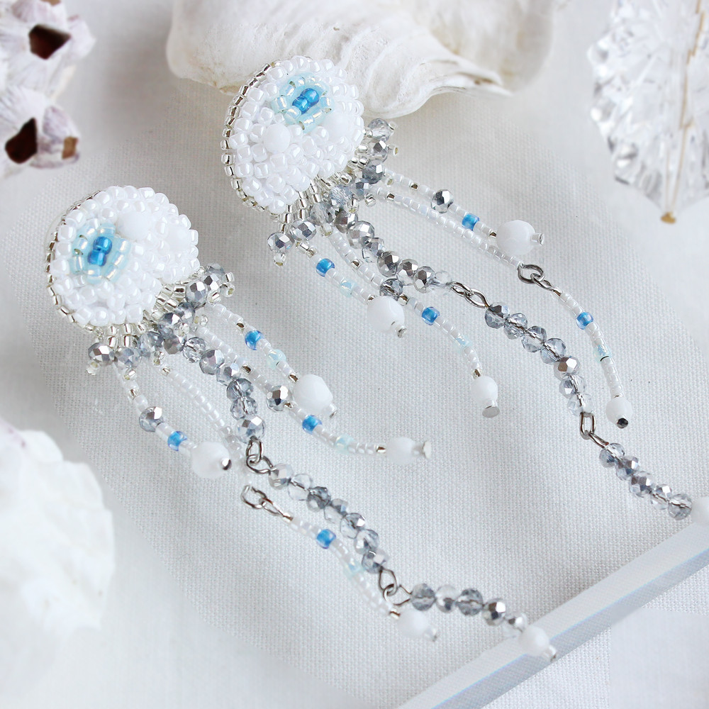 ゆらゆらクラゲ  ピアス イヤリング/ シルバー【ビーズ刺繍】