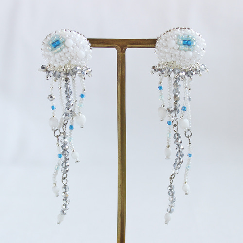 ゆらゆらクラゲ ピアス イヤリング/ シルバー【ビーズ刺繍】 ピアス