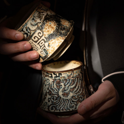 詩瓷集 中国風青花磁器「饕餮文」・彫刻カップコーヒーカップ