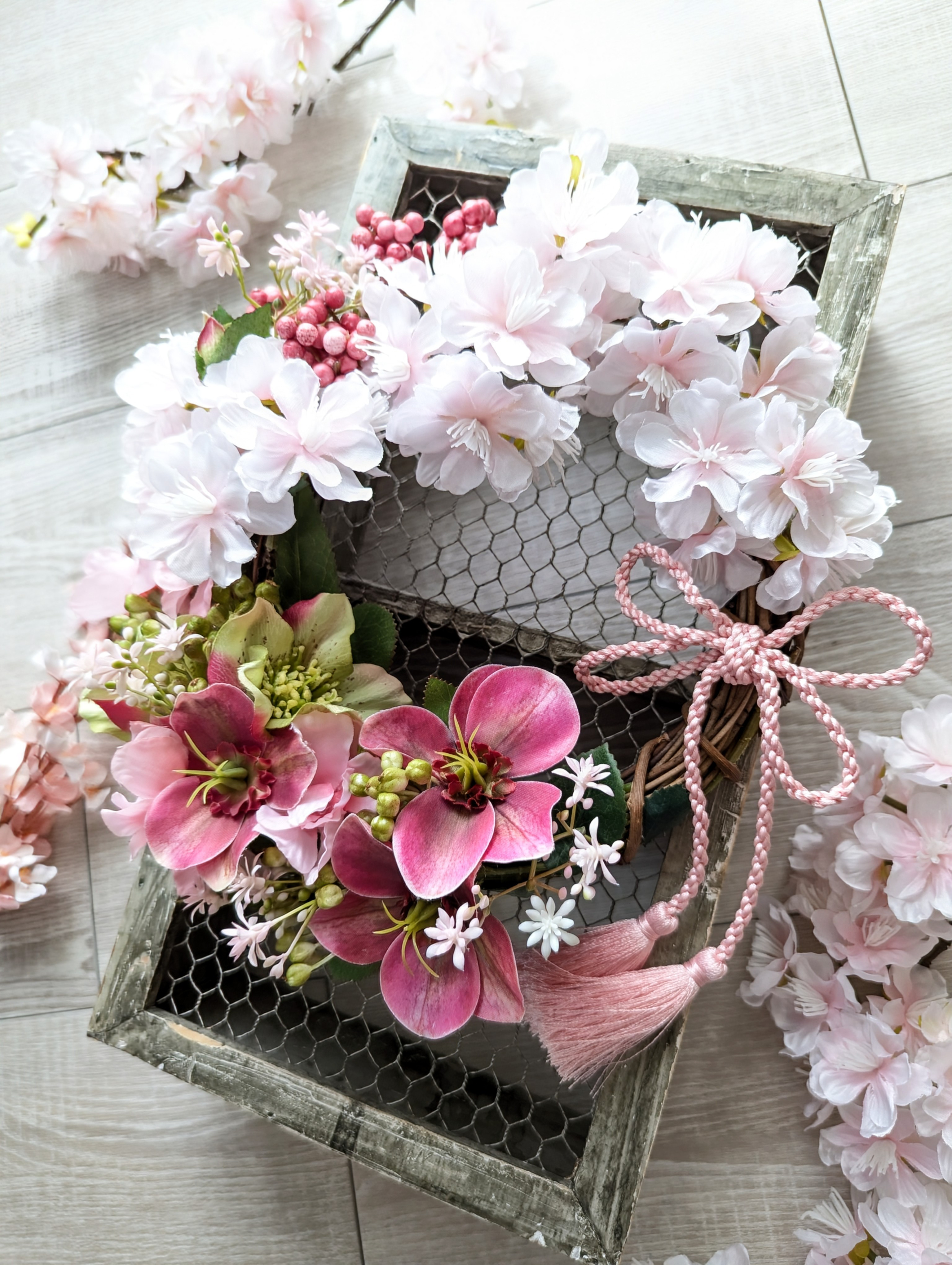 桜とクリスマスローズの花やぐ春リース〜SAKURA アーティフィシャルフラワー お祝い ギフト