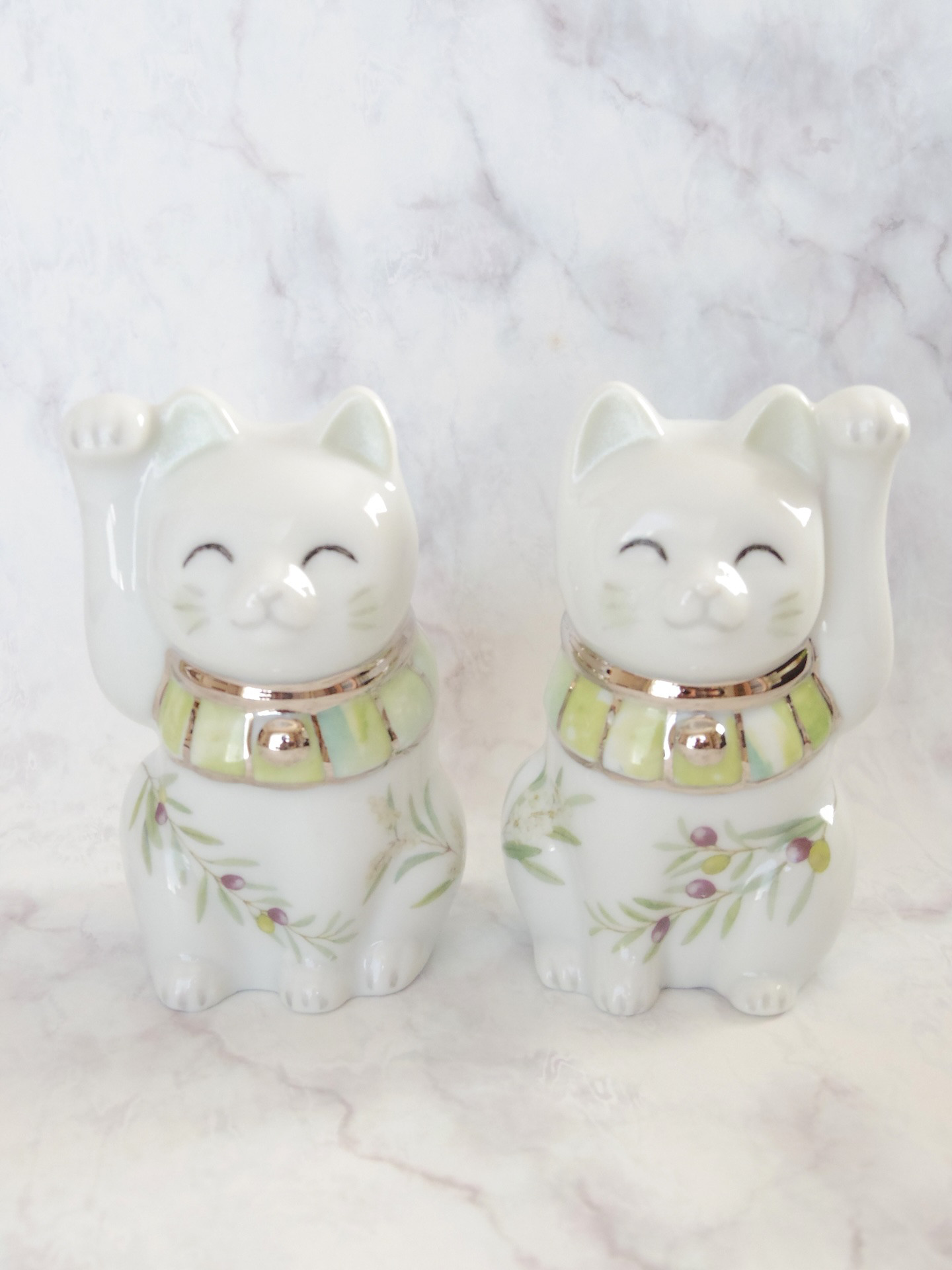 オリーブ柄の招き猫（ペア）　磁器　ポーセラーツ